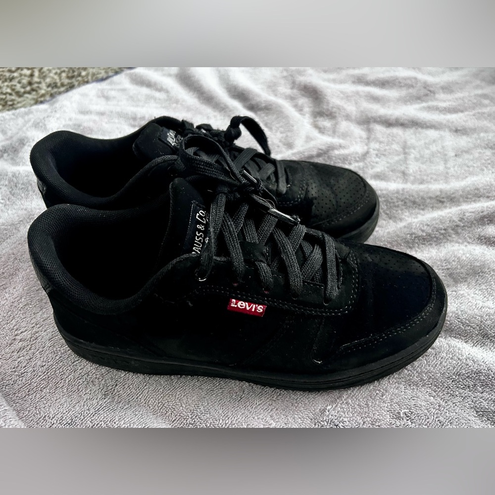 Levi's Classic Black Lace-Up Shoes